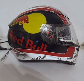 Peinture aérographe casque redbull red bull 